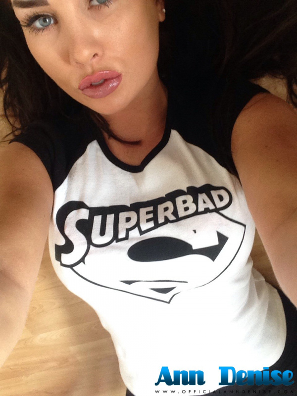 Ann Selfie - Superbad tee